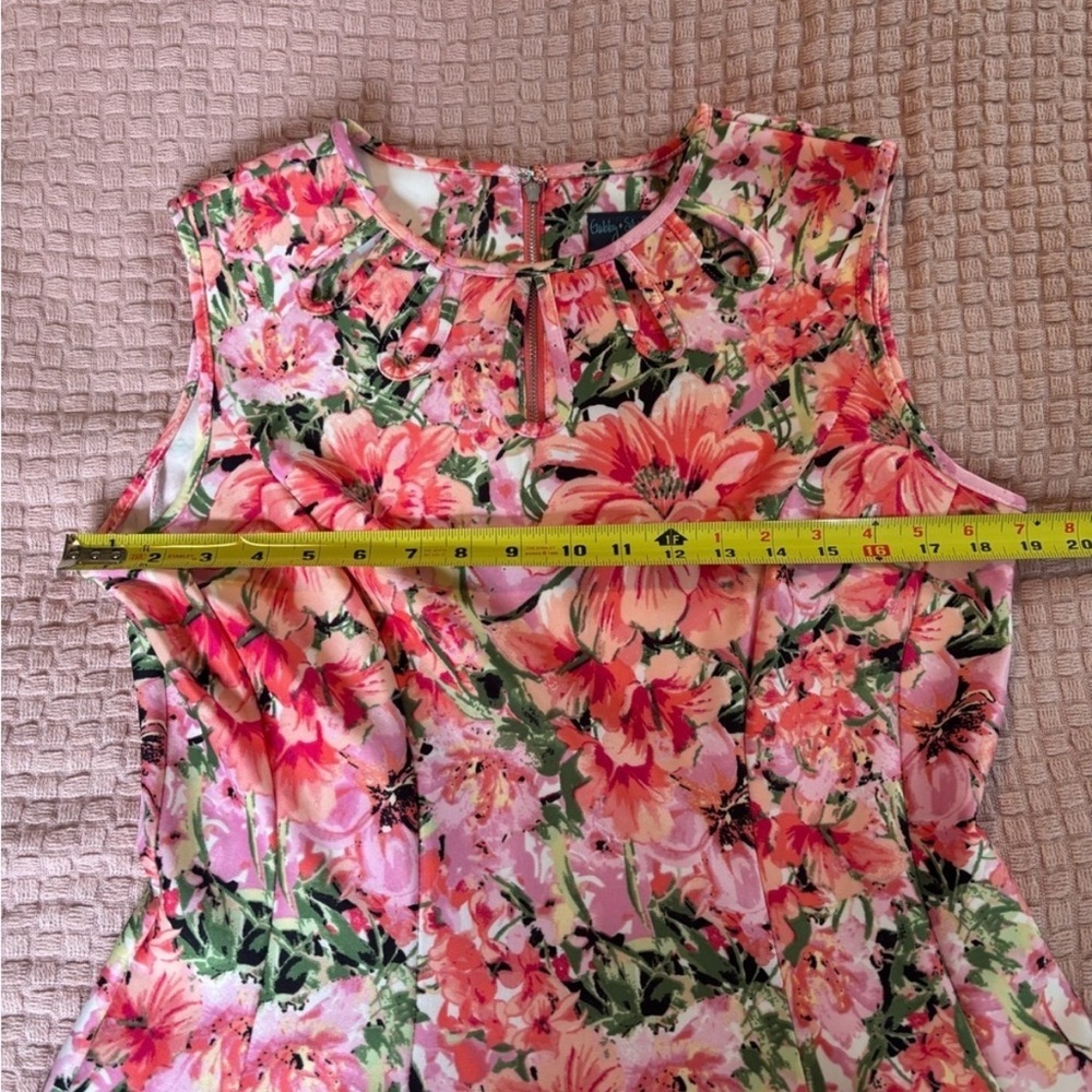 Gabby Skye Women's Floral Fit and Flare
Sleeveless Dress Size 12 - Picture 6 of 9